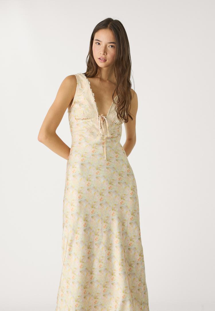 vestido midi satinado encaje