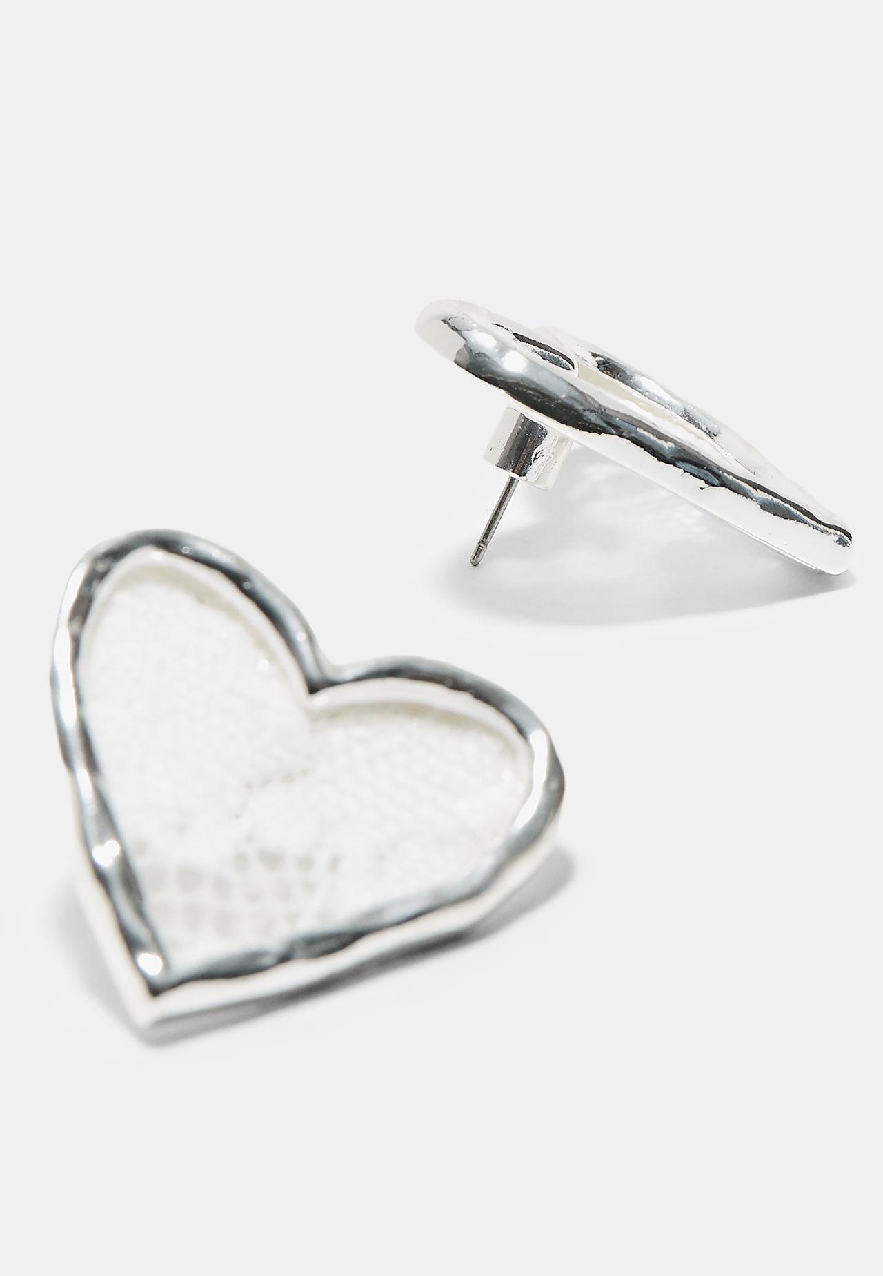 Lace heart stud earrings — Grey