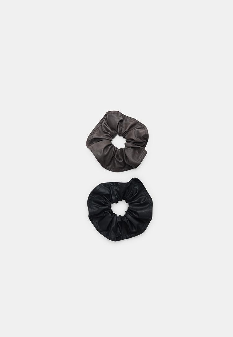 Stradivarius Sada Dvou Látkových Gumiček Z Imitace Kůže Black Os