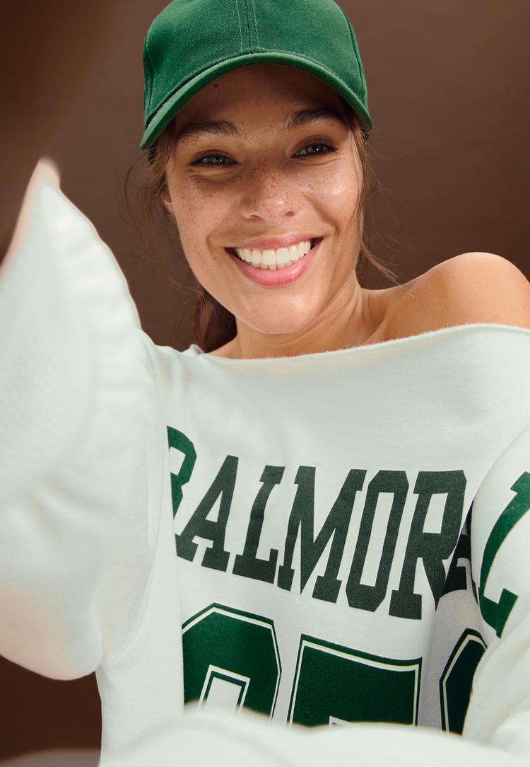 camisola estampada com ombros descobertos