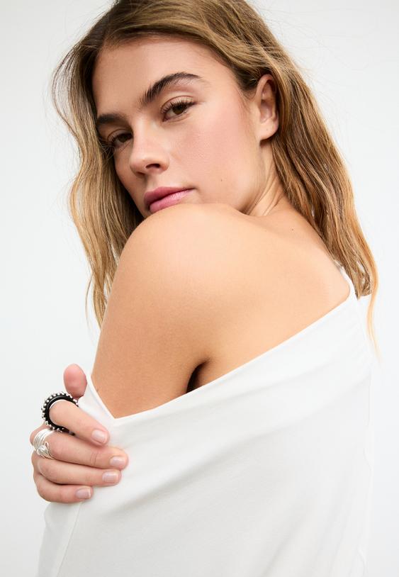 camiseta basica manga murcielago