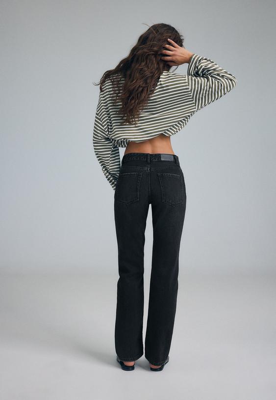 slim fit jeans in recht model