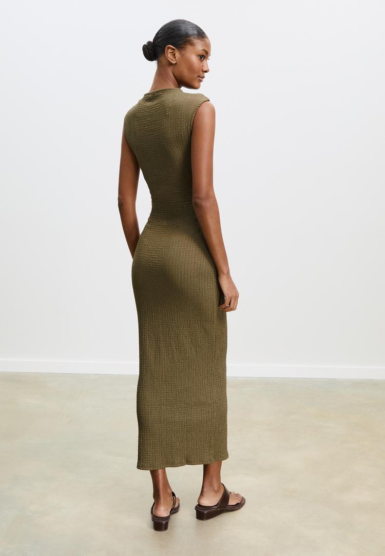 vestido midi frunce textura
