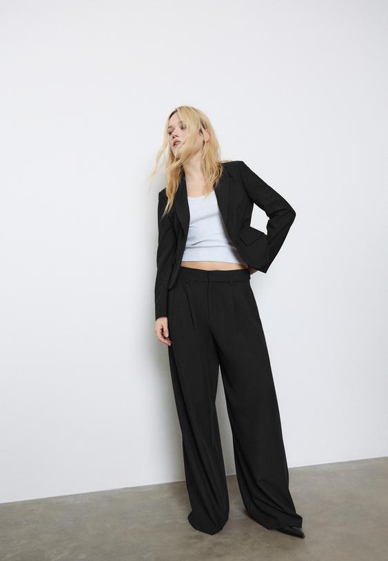 Stradivarius Short Blazer Black M