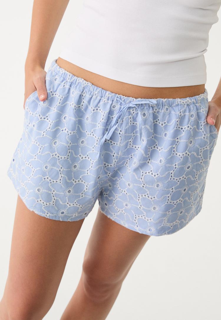 shorts bordado contraste