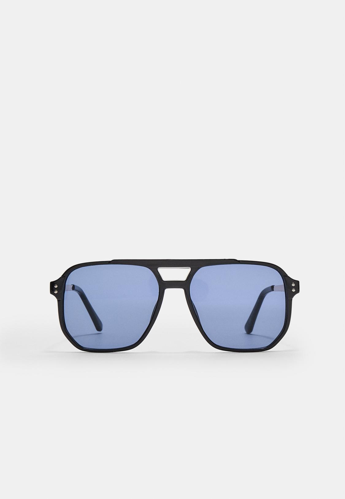 Retro sunglasses with coloured lenses