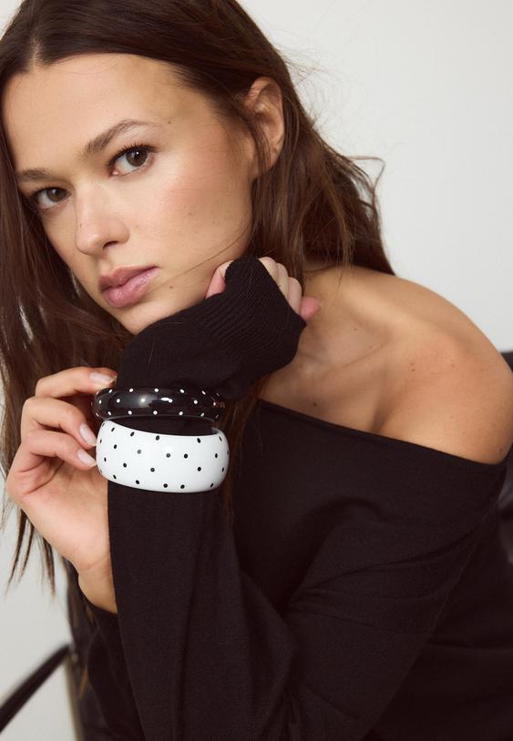 set van 2 armbanden met stippen