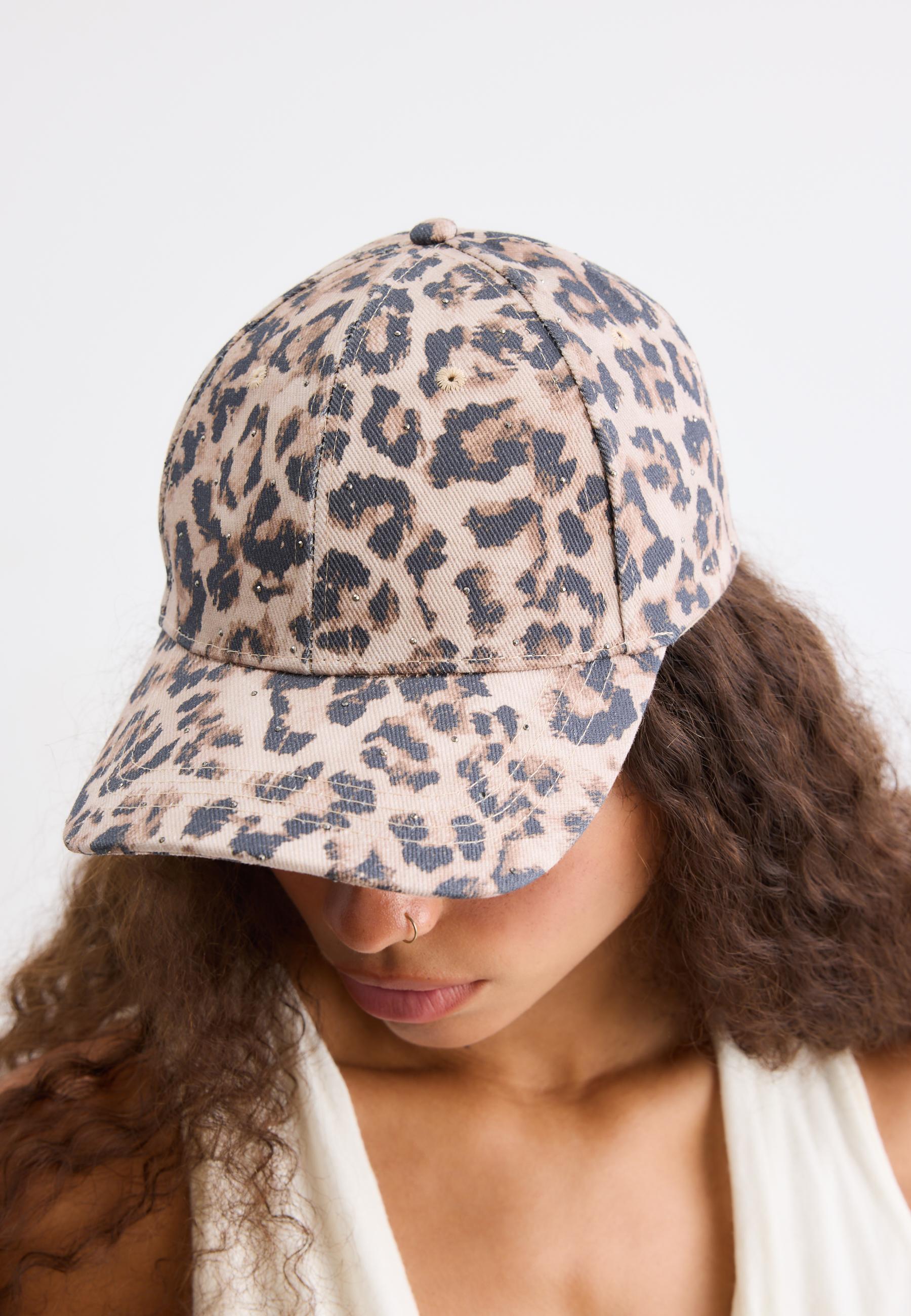 Leopard print cap with rhinestones — Beige