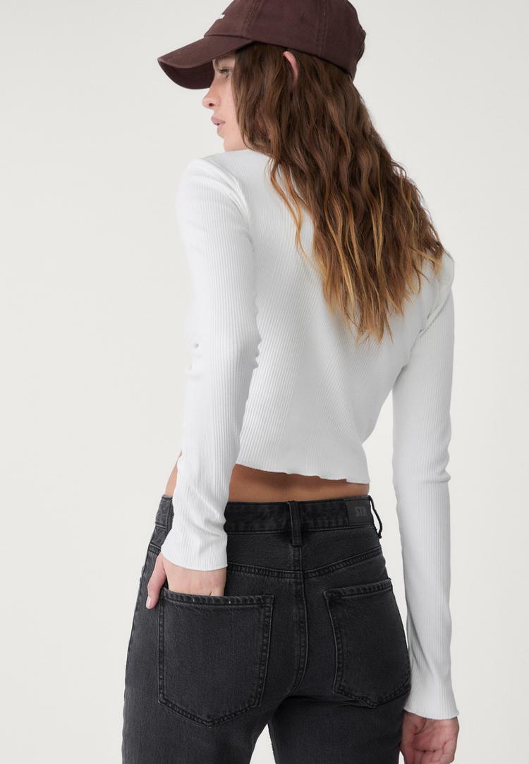 polo crop botones