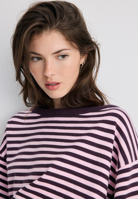 pull asymetrique en maille a bas cotele