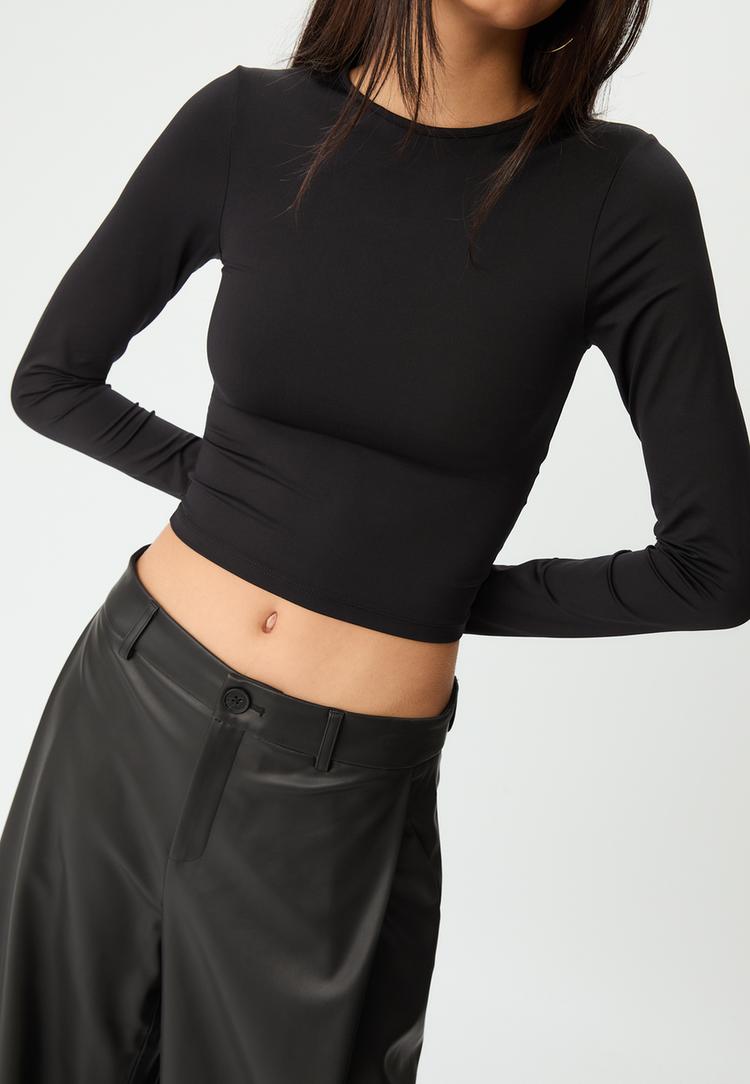 wide-leg-hose-in-lederoptik