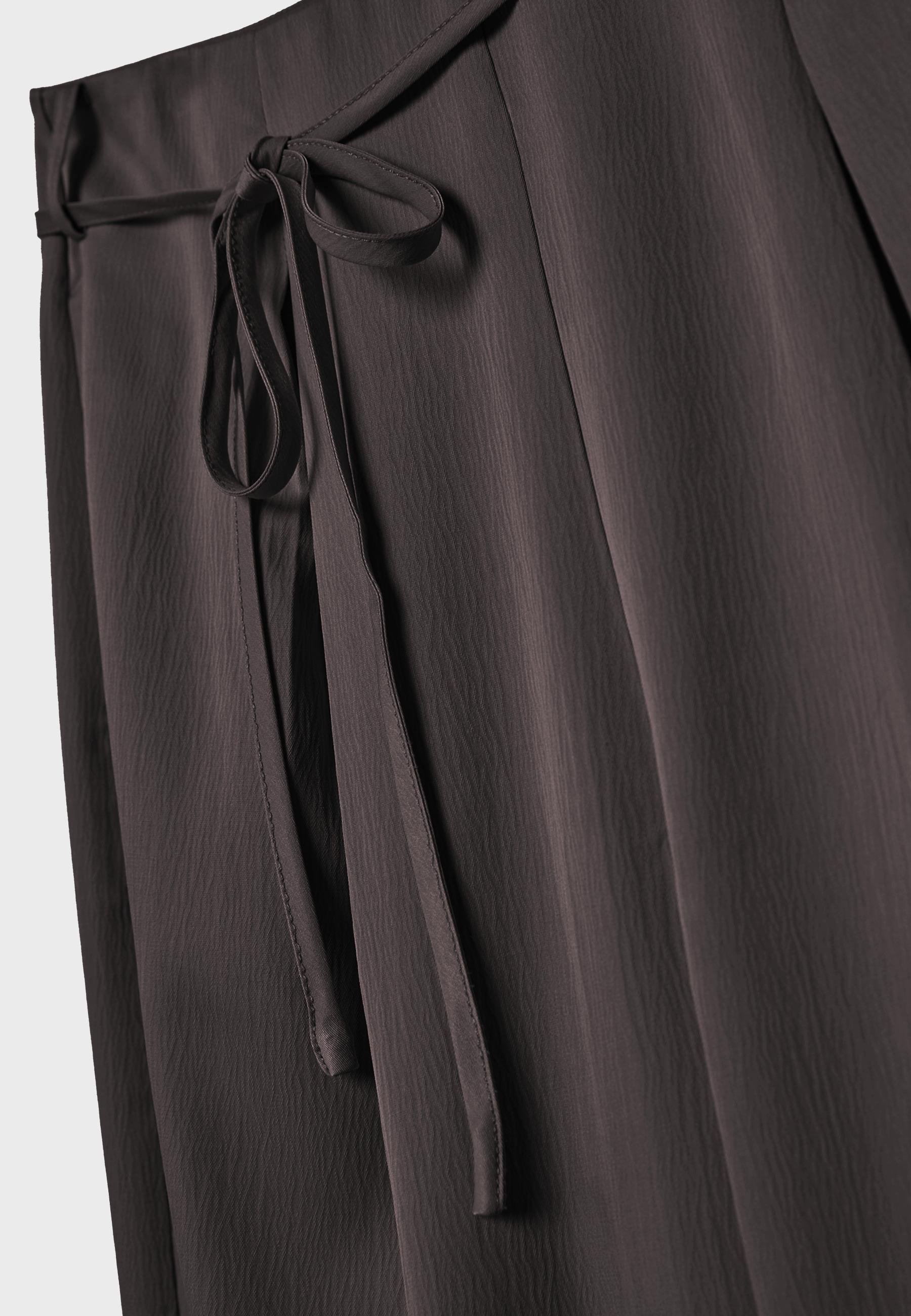 Flowing creased-effect trousers with tie — Brown