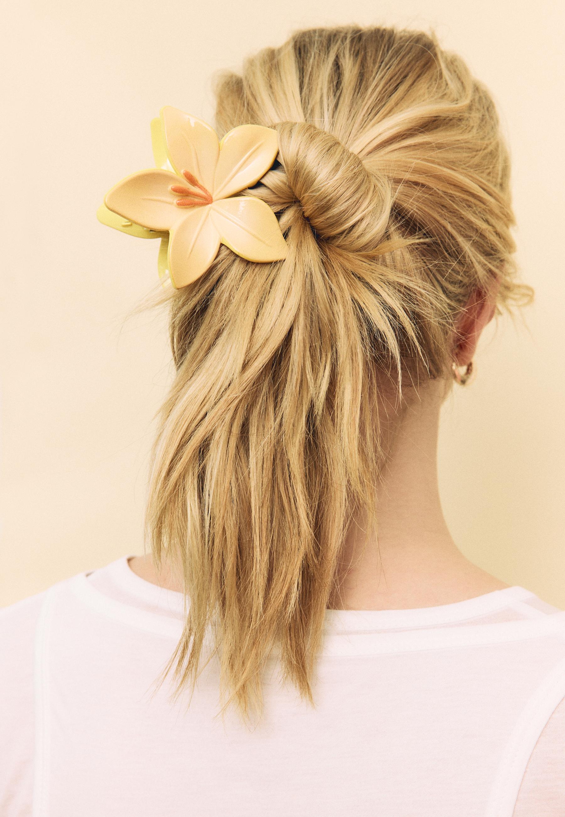 Flower hair clip — Gold