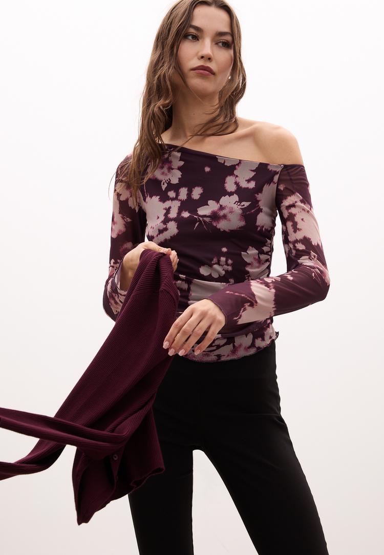 asymmetrisches-tull-shirt-mit-print