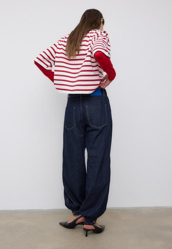 maglietta a maniche corte a righe con stampa