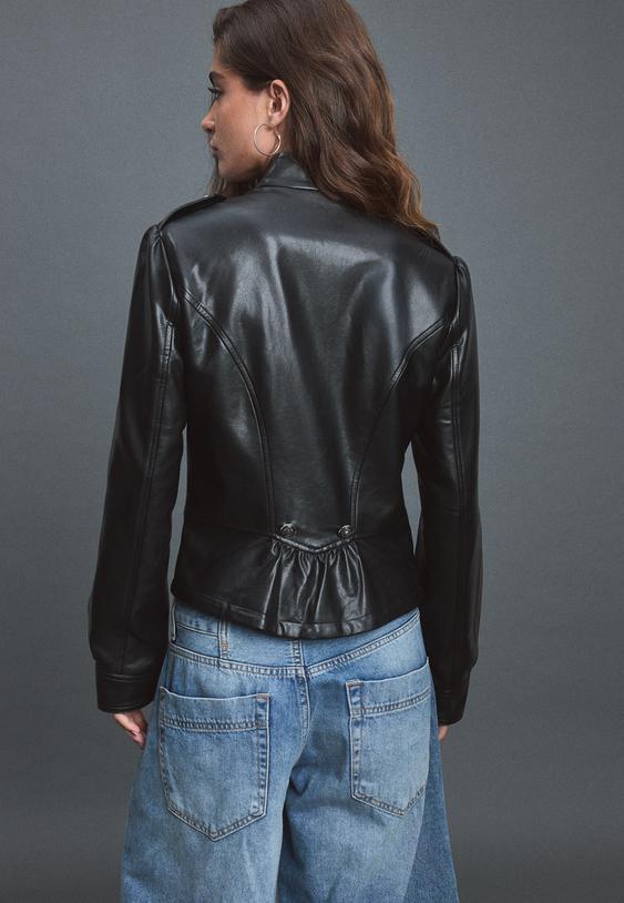 blazer en similicuir a boutons graves