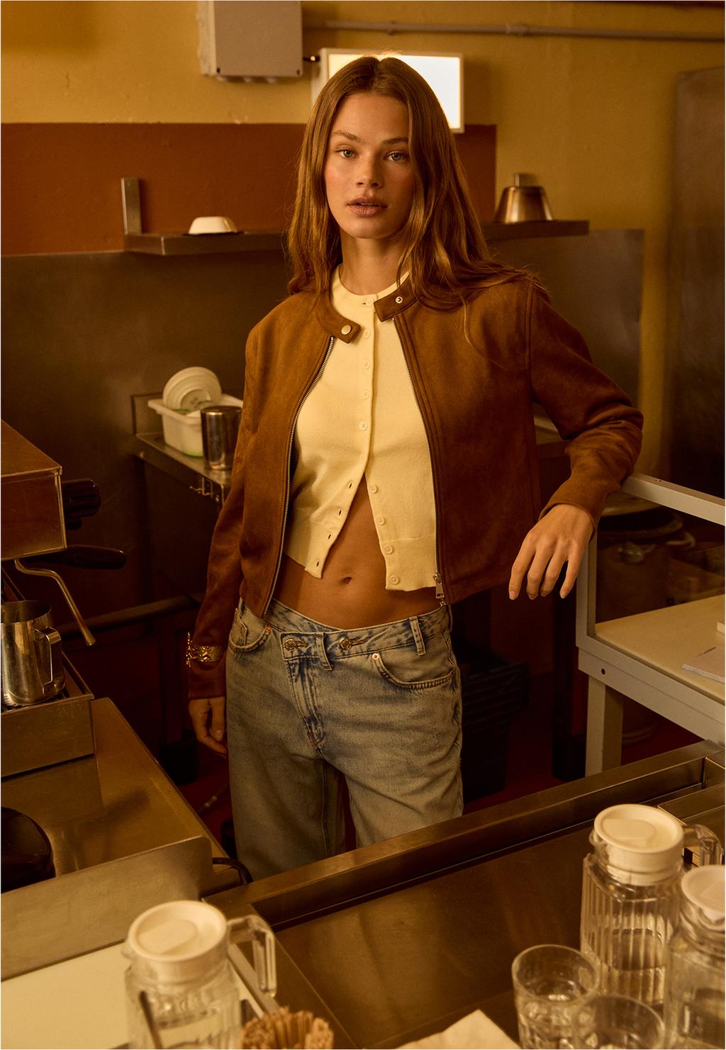 Cazadora cremallera efecto ante