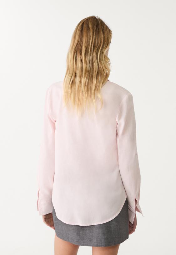 camisa fluida com bolso e linho