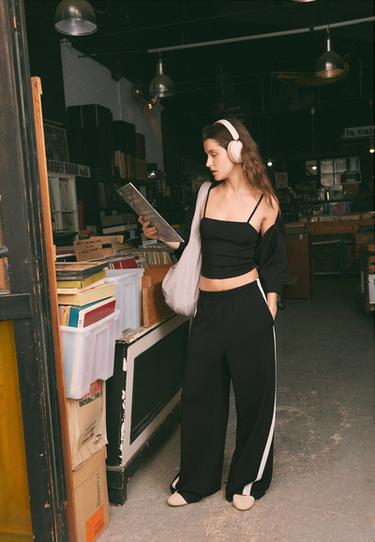 Soft-touch wide-leg jogger trousers with side stripe — Black 2