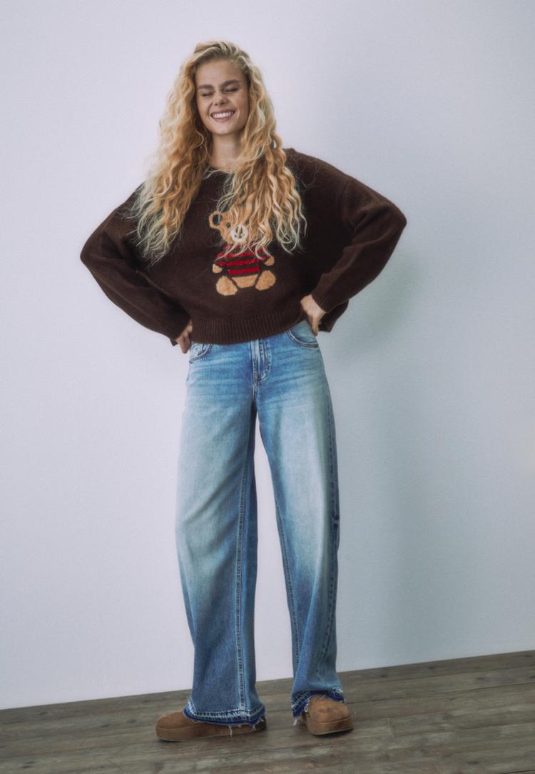 Stradivarius Pletený Sveter S Intarziou Brown Xs