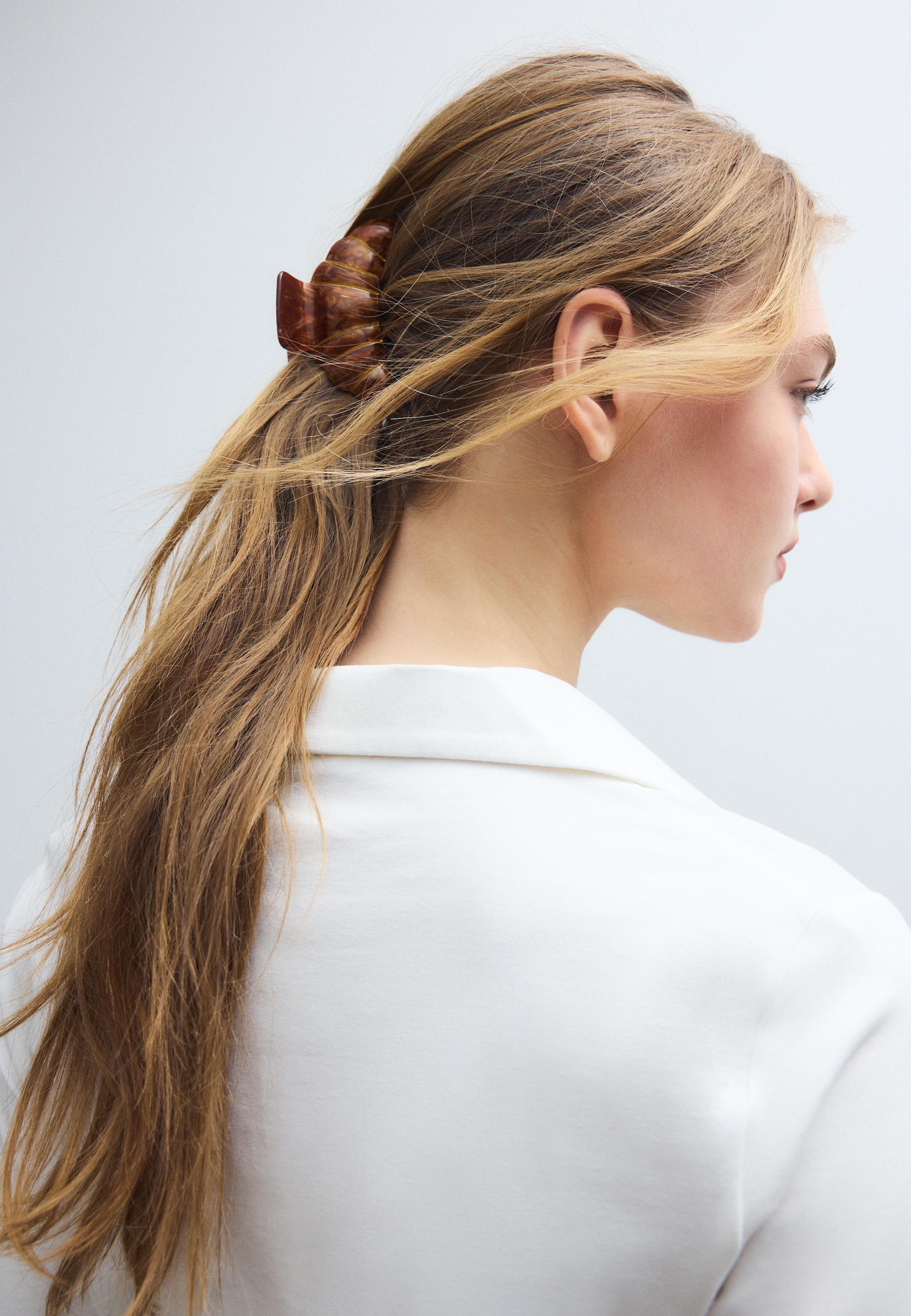 Croissant hair clip — Brown