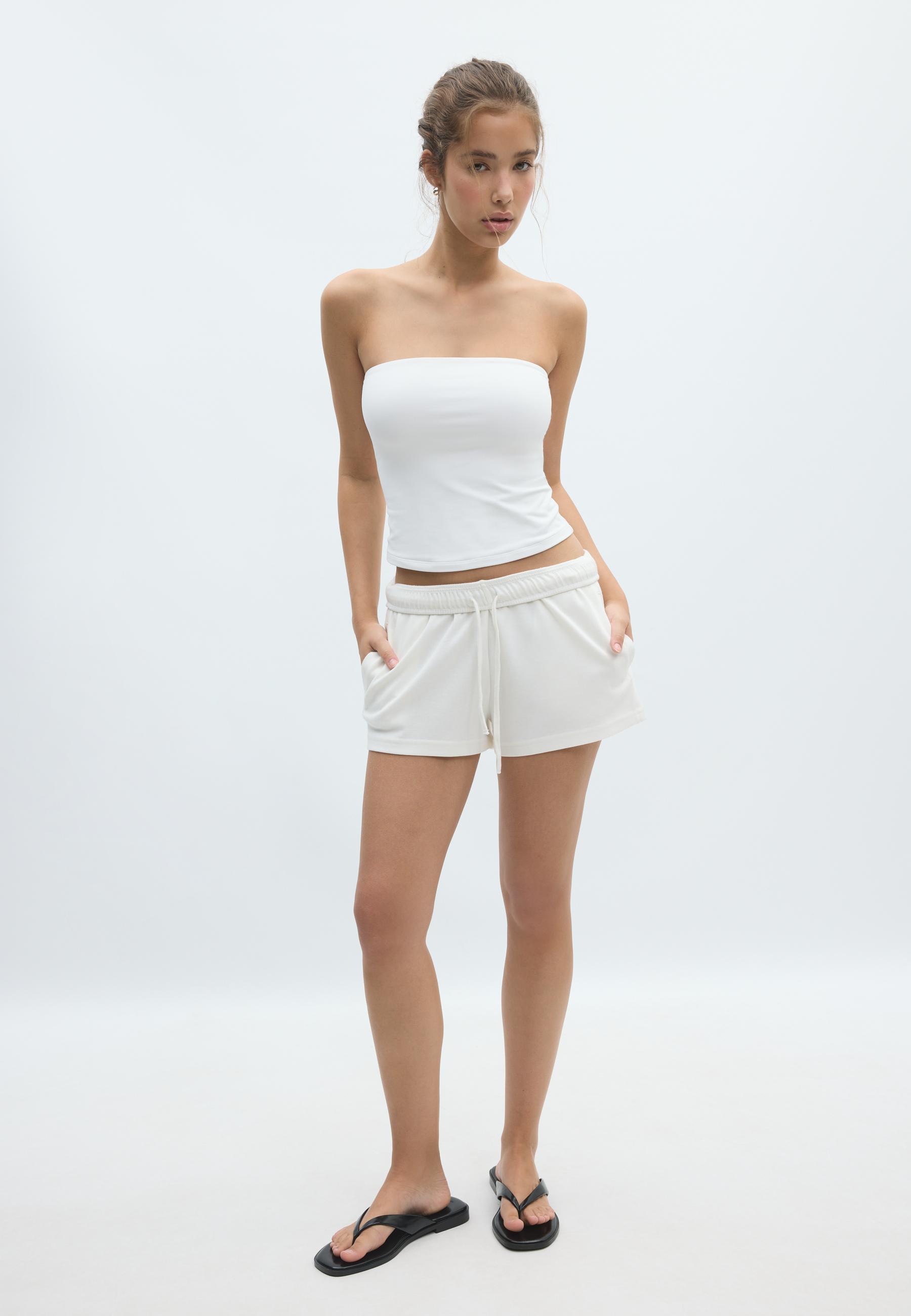 Turn-up waist mini shorts — Ecru