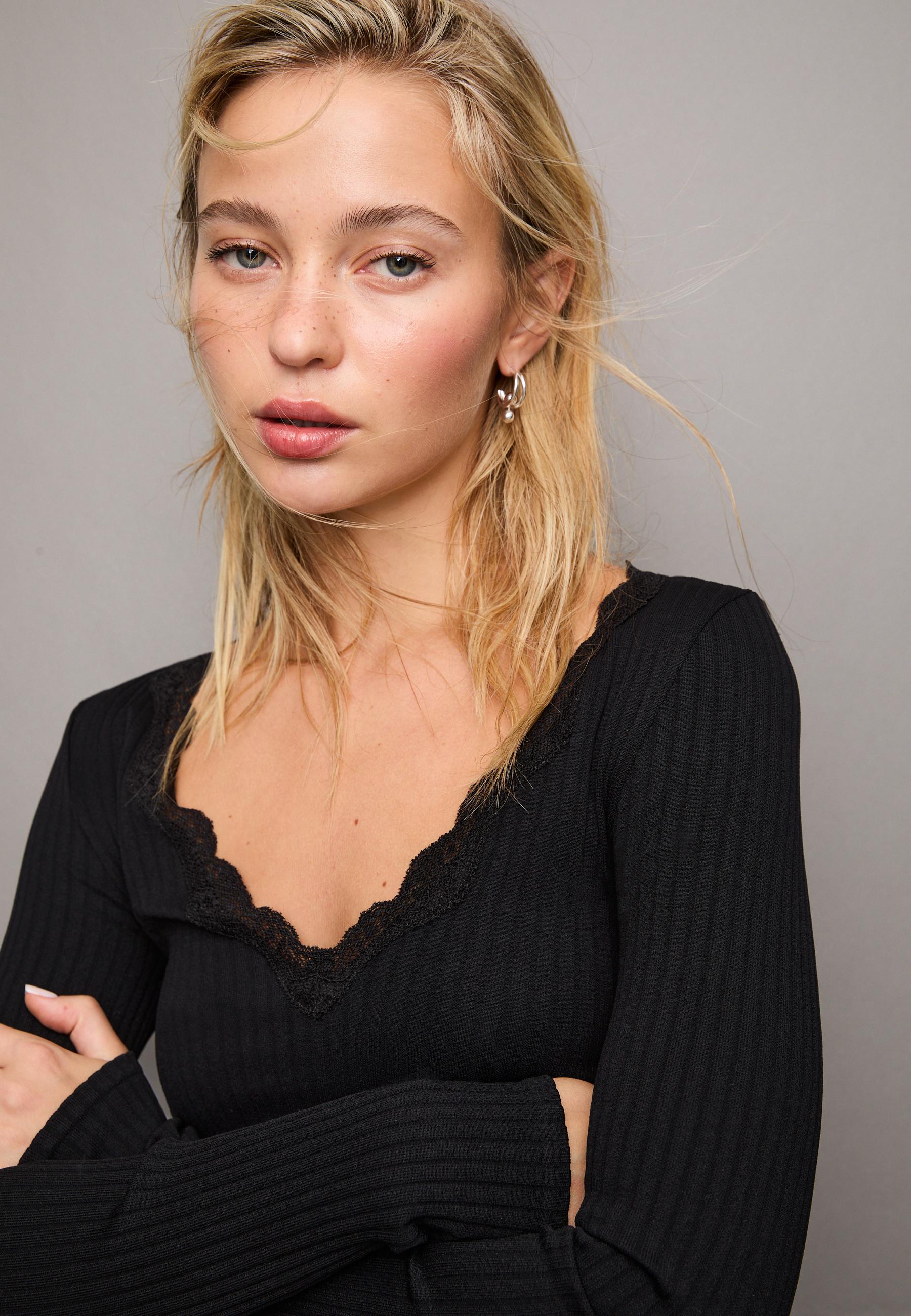 Seamless lace top — Black