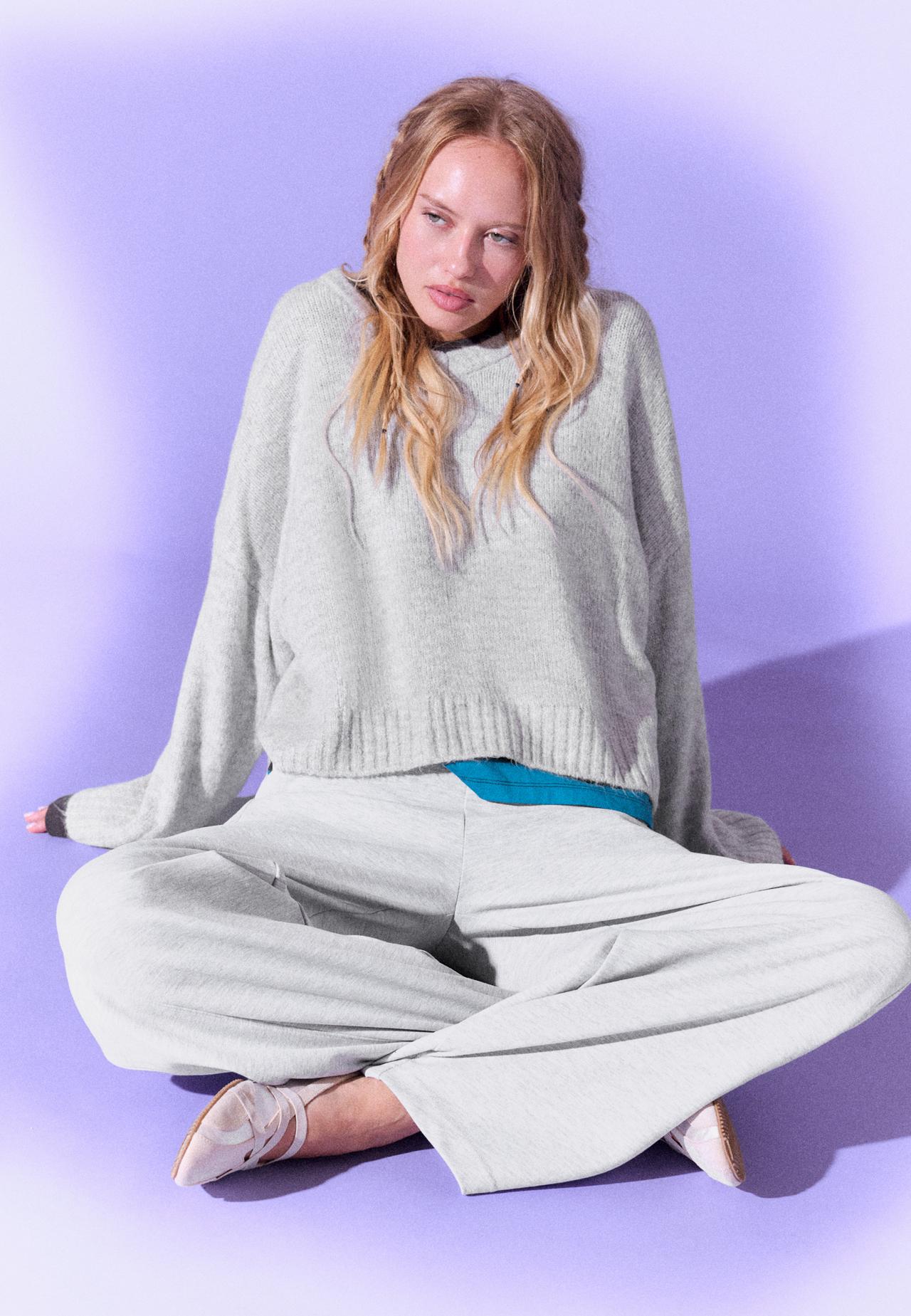 V-neck knit jumper — Grey melange