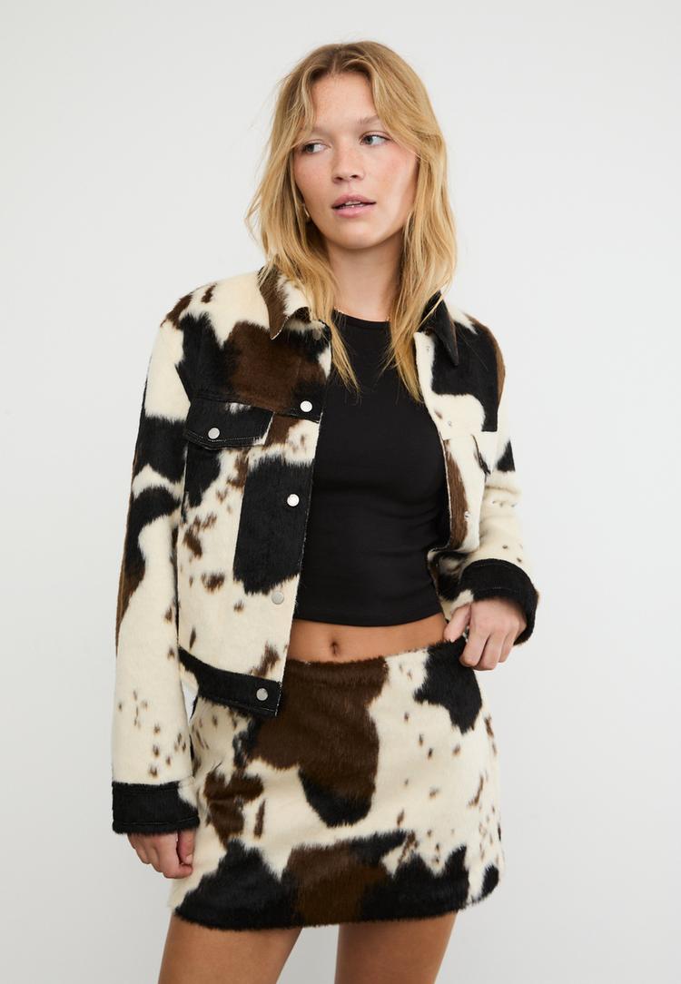 chaqueta corta efecto pelo animal print