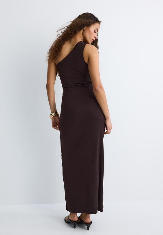 kleid-mit-metallelement