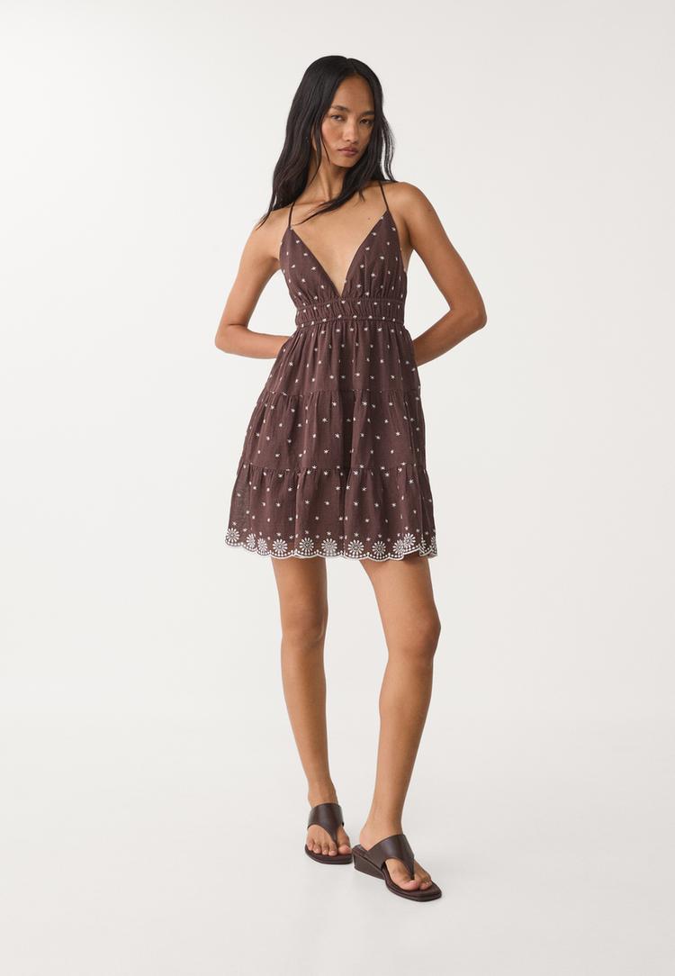 vestido fluido corto bordados
