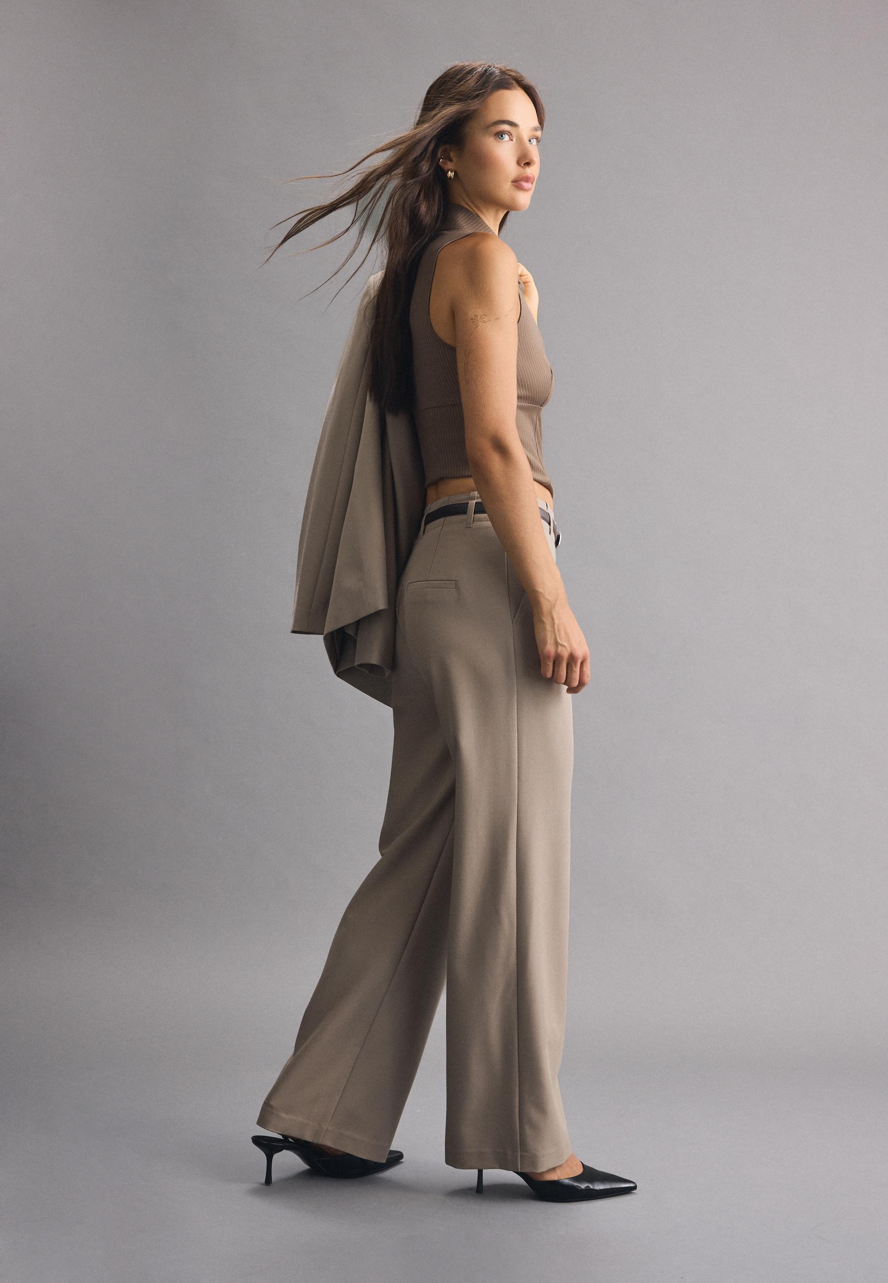 Flowing straight-leg smart trousers with belt — Brown