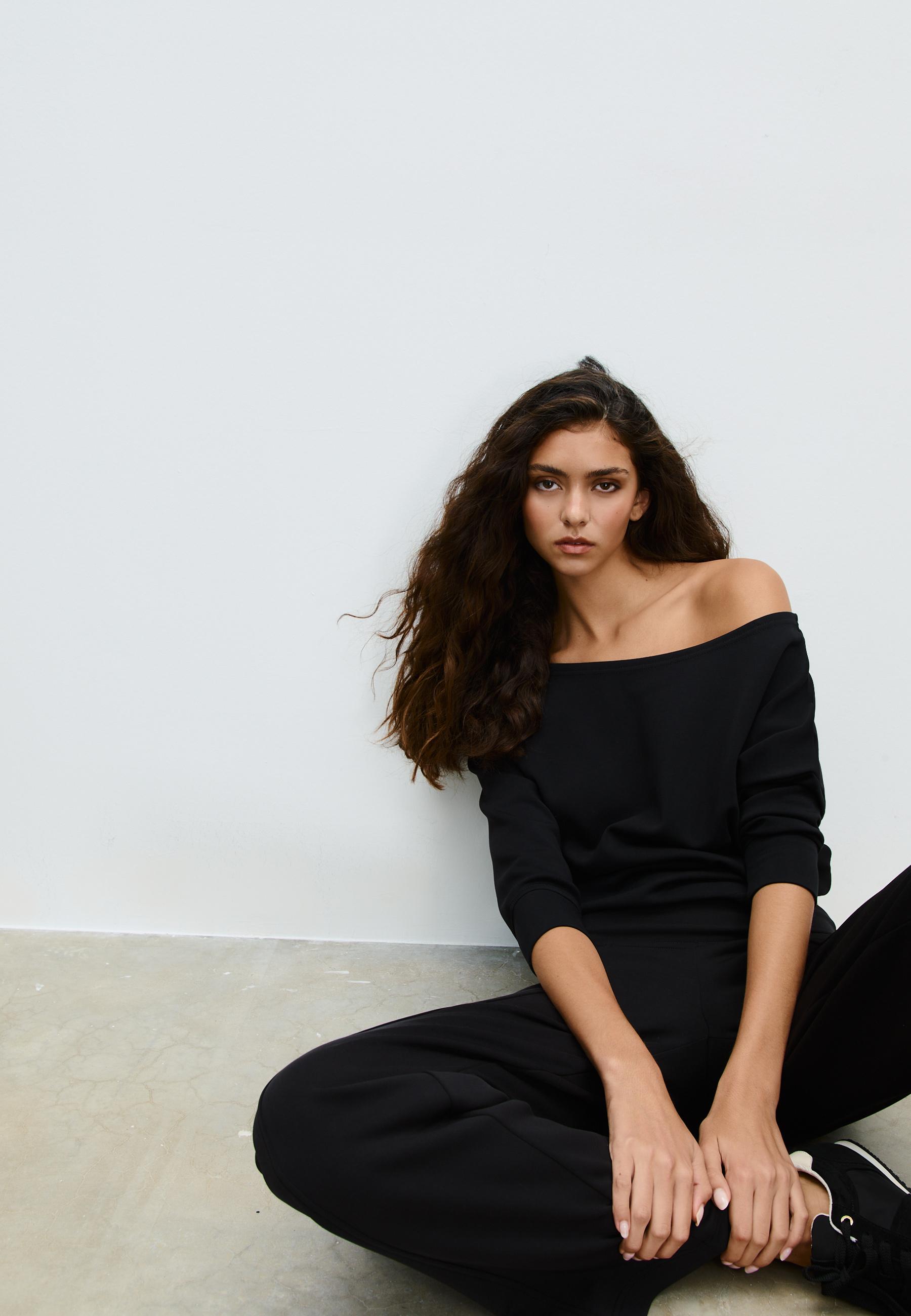 Soft-touch exposed shoulder sweatshirt - Women's fashion