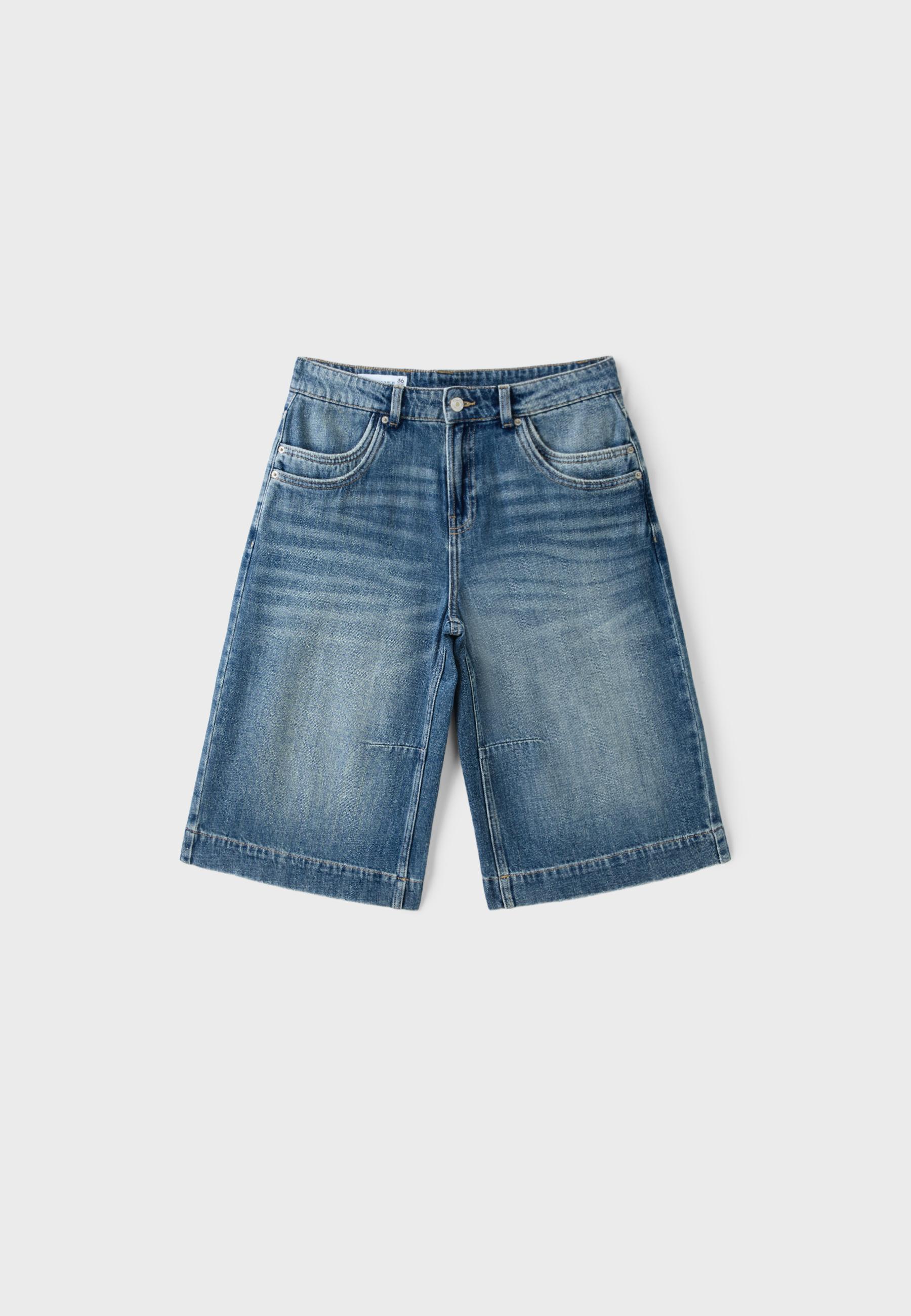 Wide-leg denim Bermuda shorts with maxi pockets — MEDIUM DENIM WASH