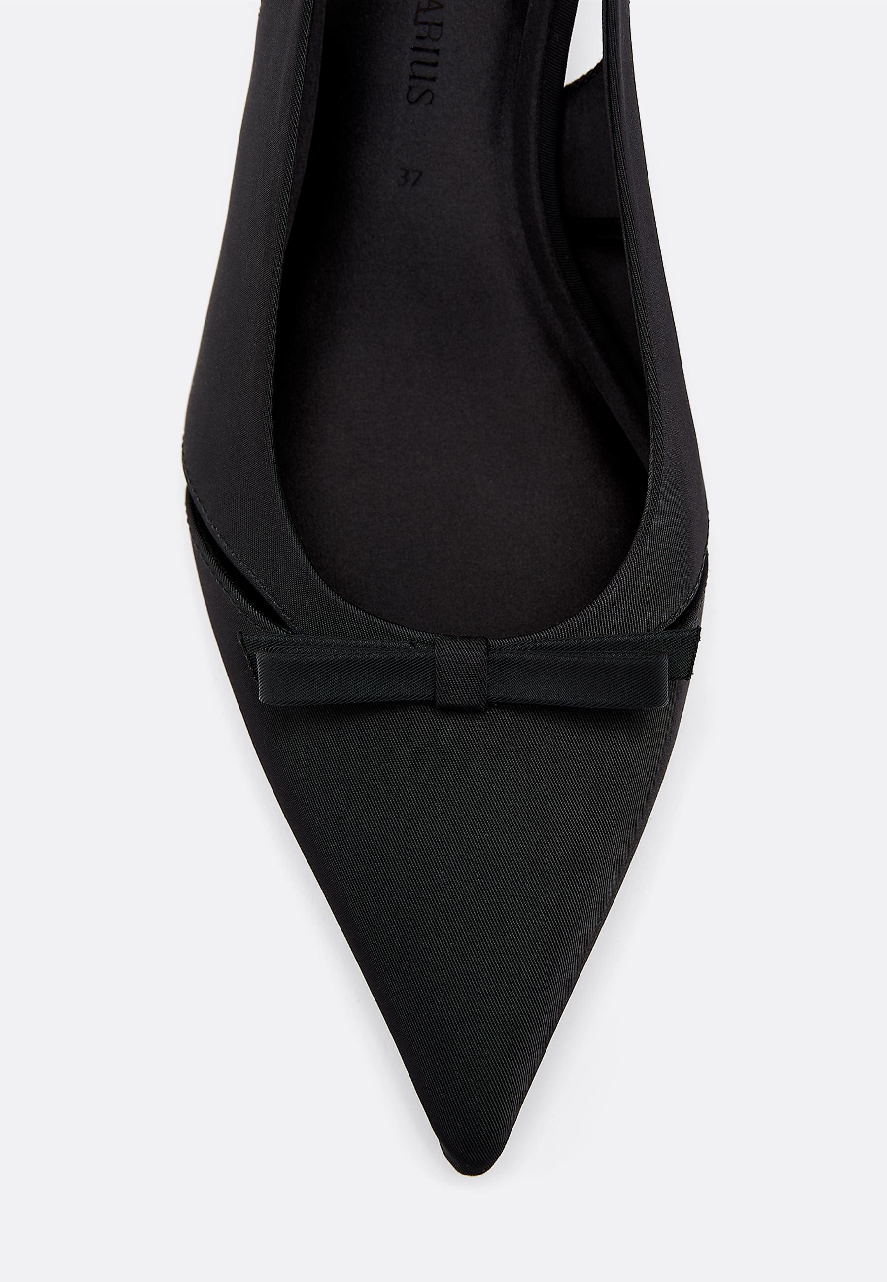 Cut-out kitten heel shoes — BLACK