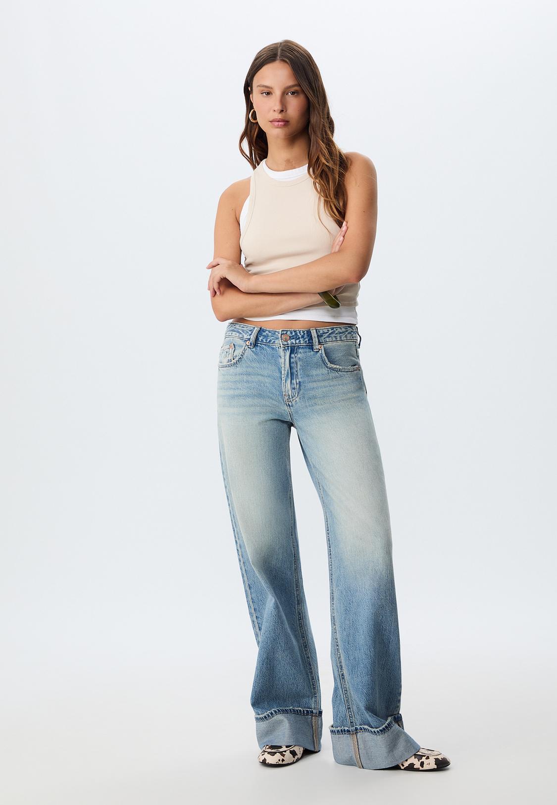 D91 Low wide-leg jeans
