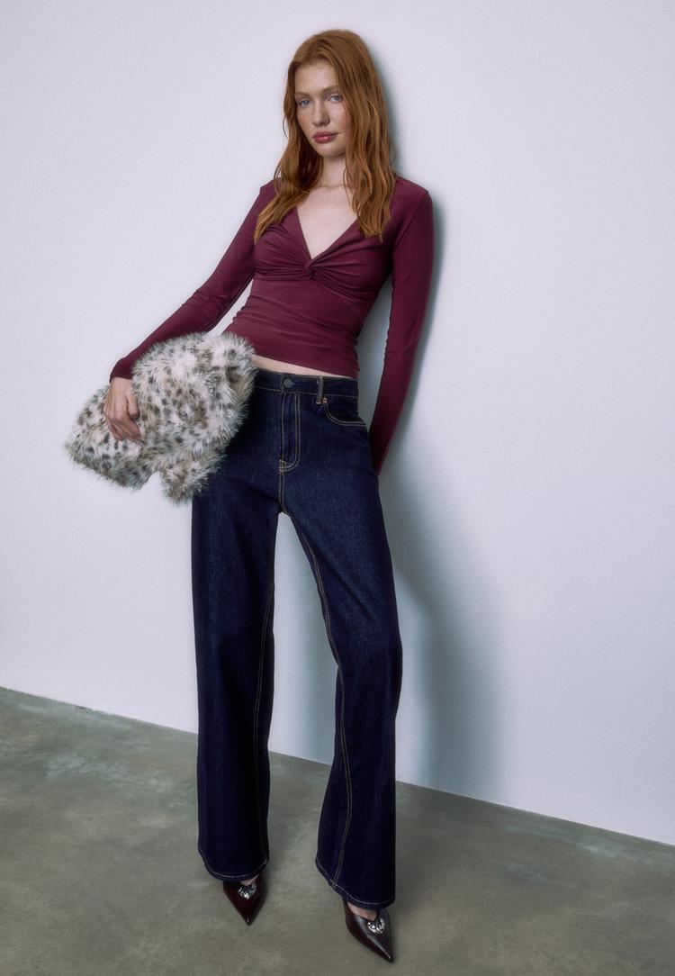 camiseta escote nudo