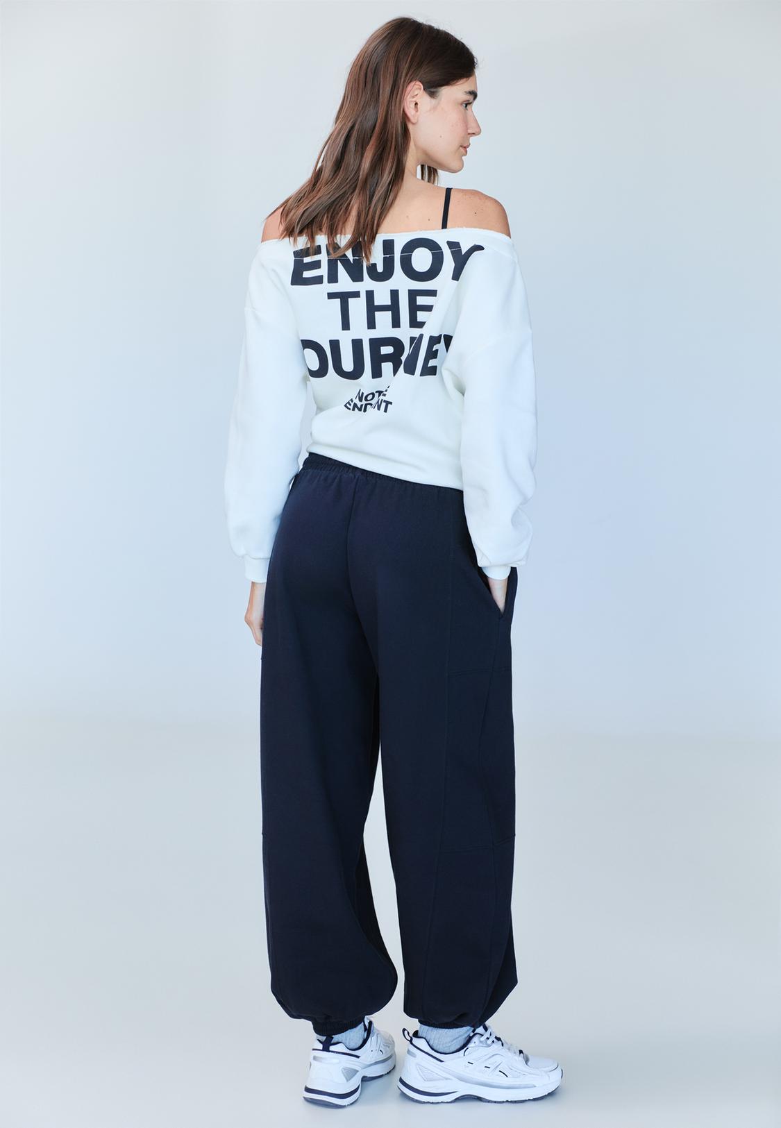 Balloon plush joggers Women's fashion Stradivarius Bahrain