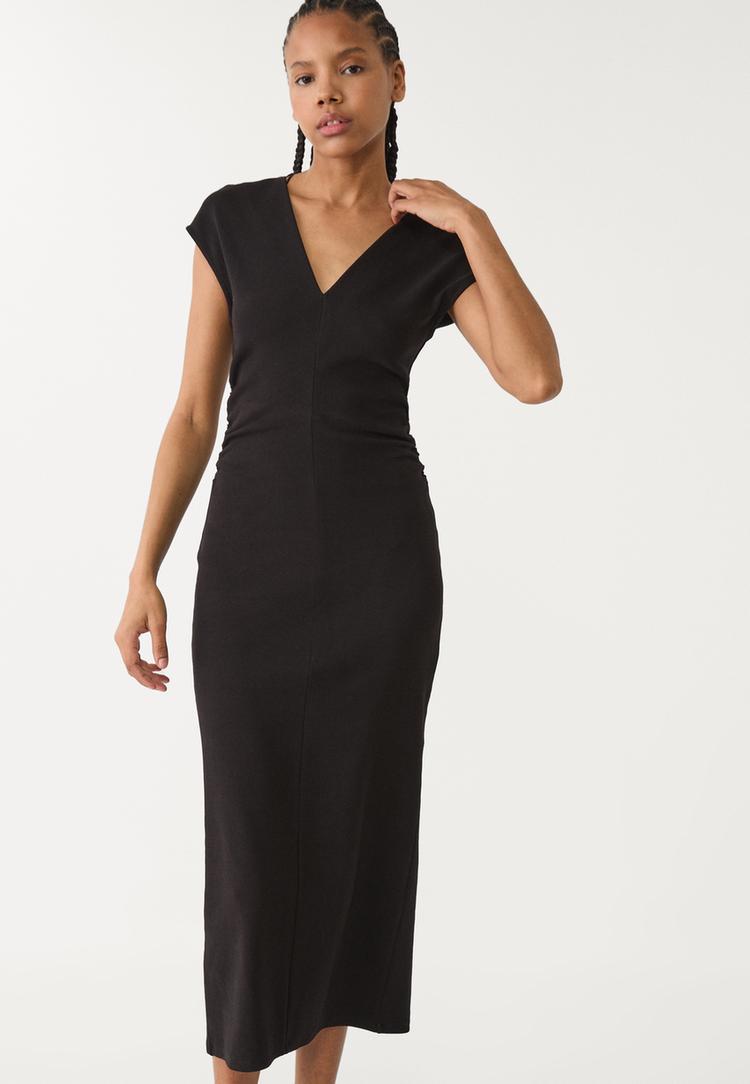 vestido midi cuello pico frunce