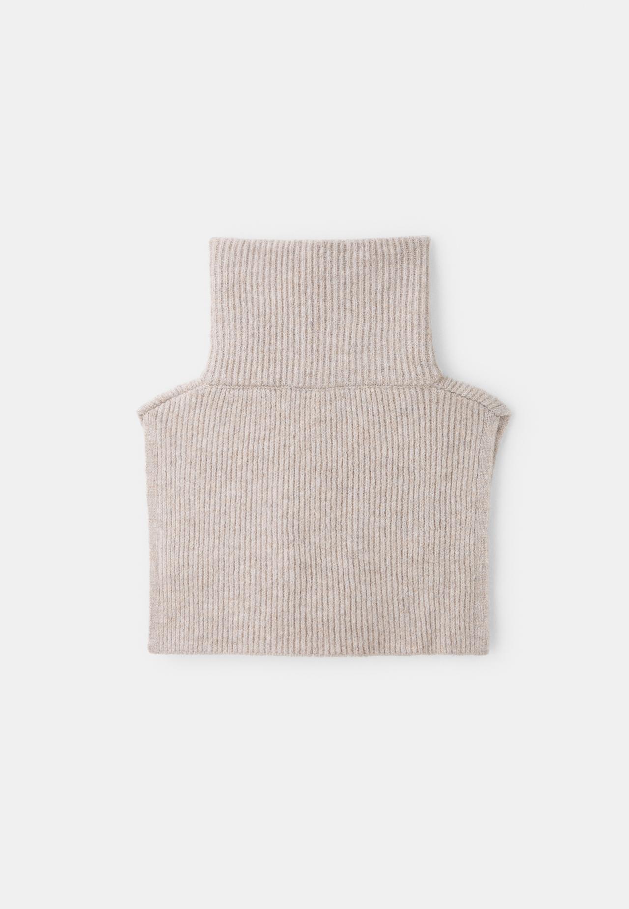 Zipped collar — Stone