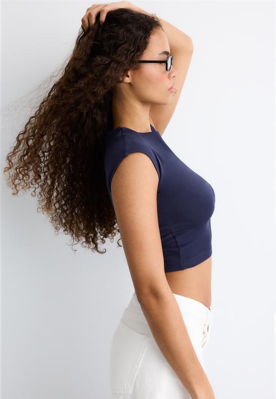 camiseta basica ajustada crop