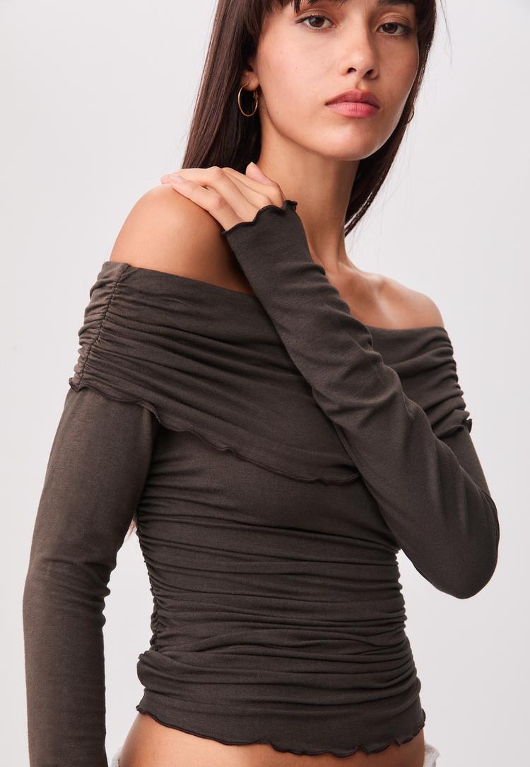 schulterfreies-raffshirt