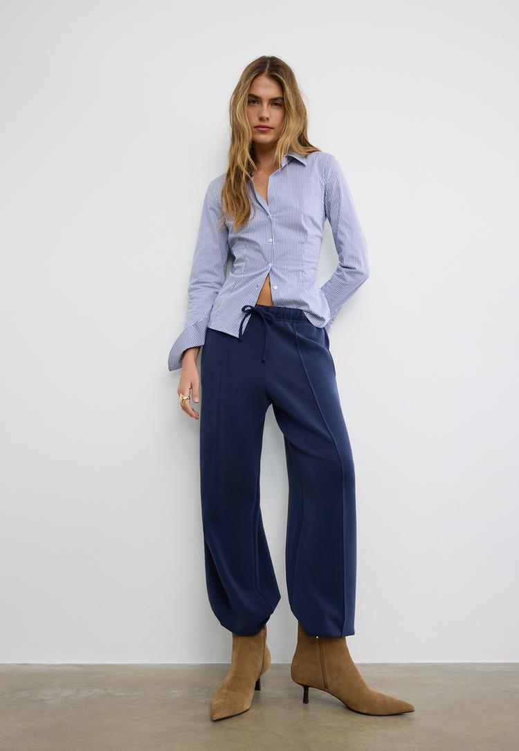 Stradivarius Jogger Παντελόνι Φαρδύ Μπαντζάκι Με Ραφή Και Απαλή Υφή Navy Blue L