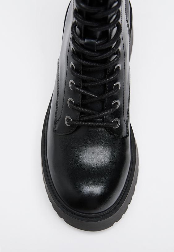 Stradivarius Fűzős, Lapos Bokacsizma 1-040 39