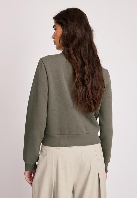 sweat zippe a boutons metalliques