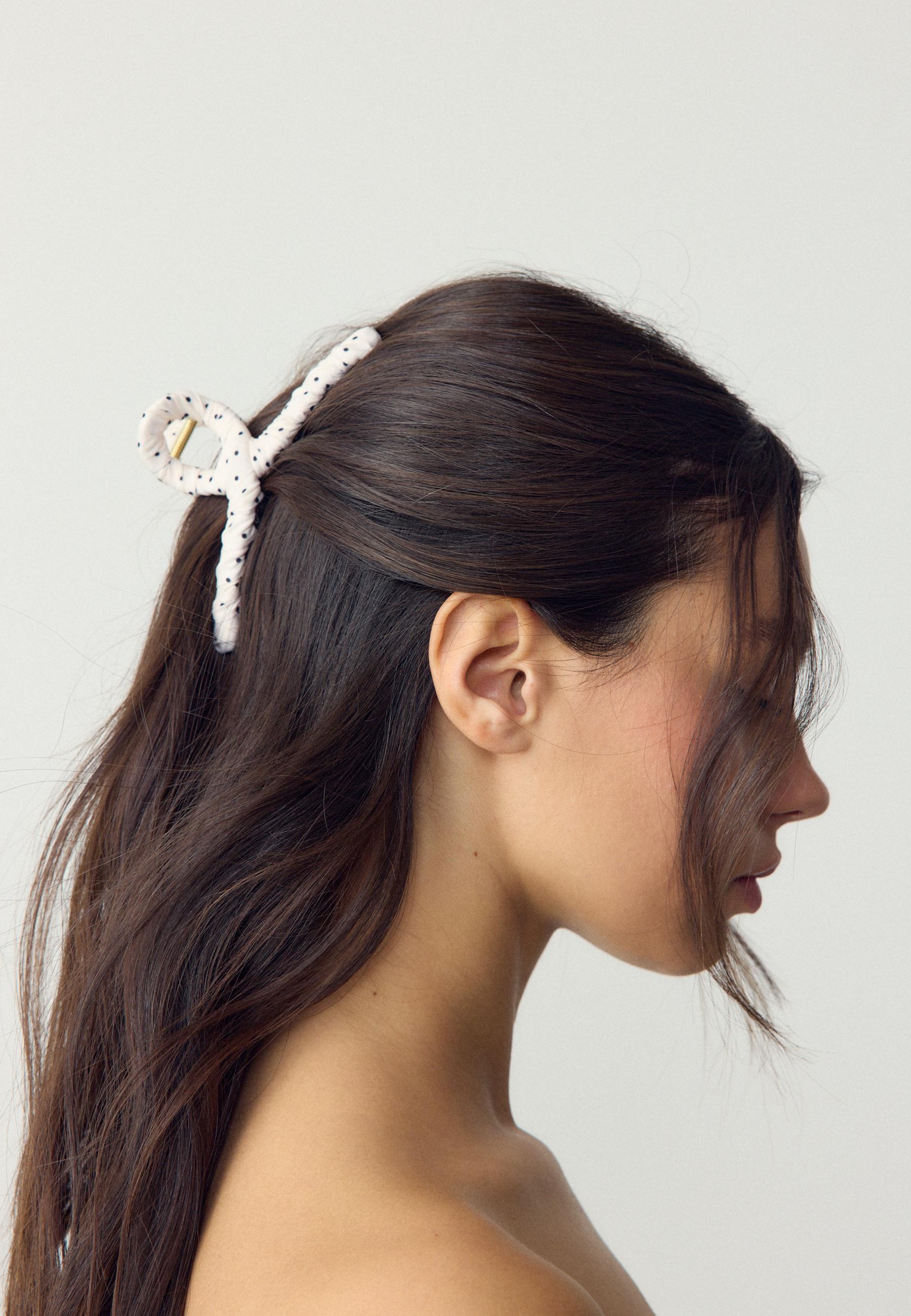 Fabric hair clip — White