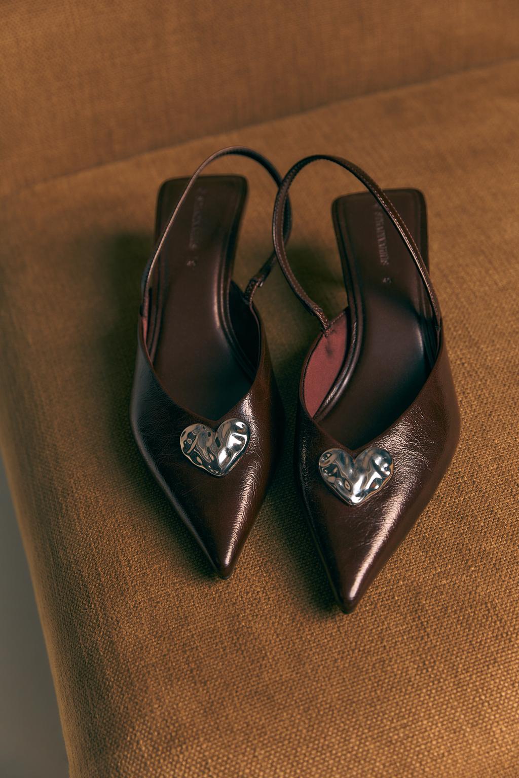 Chaussures à talon détail métallique