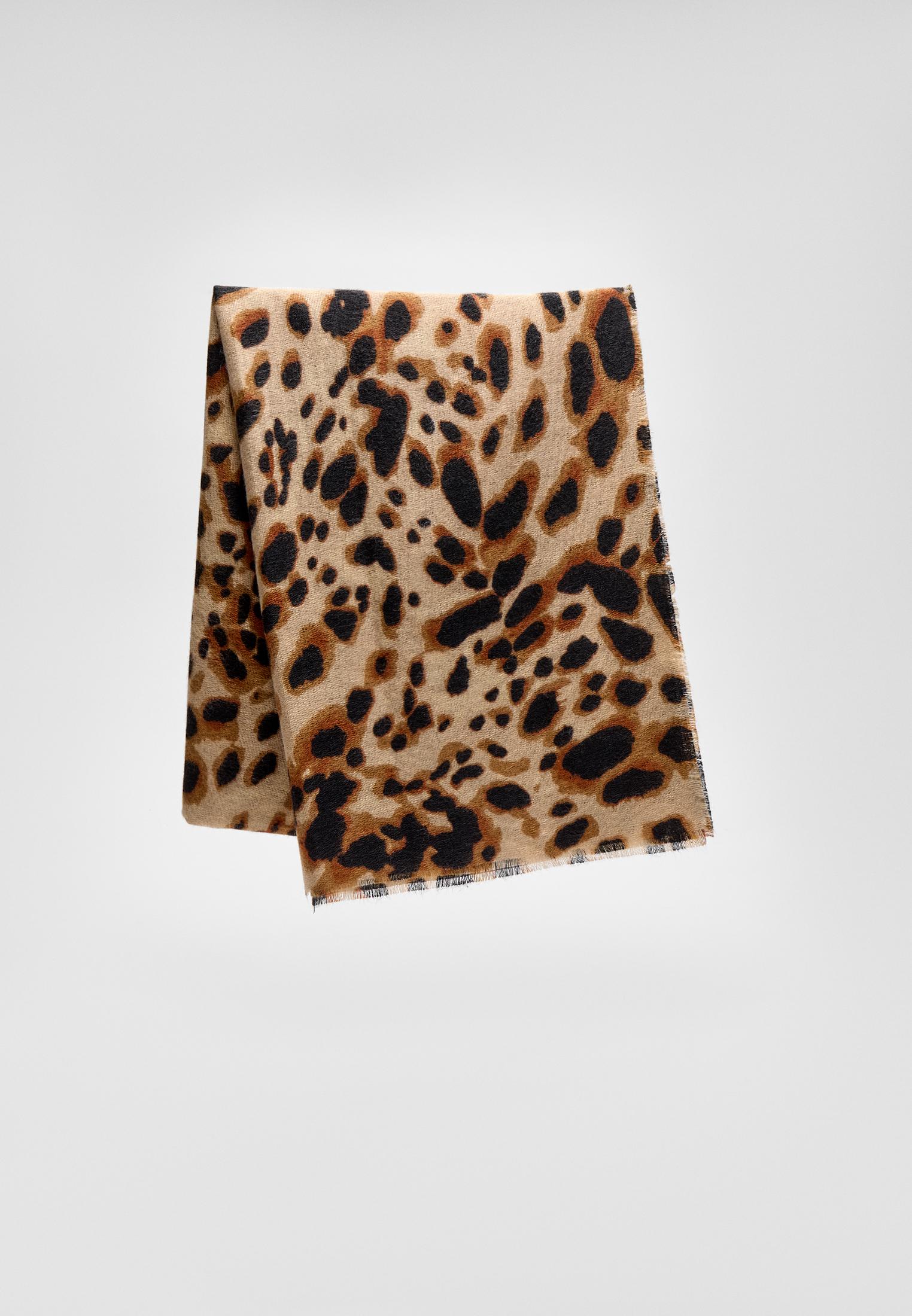 Leopard print scarf - Women's fashion | Stradivarius United