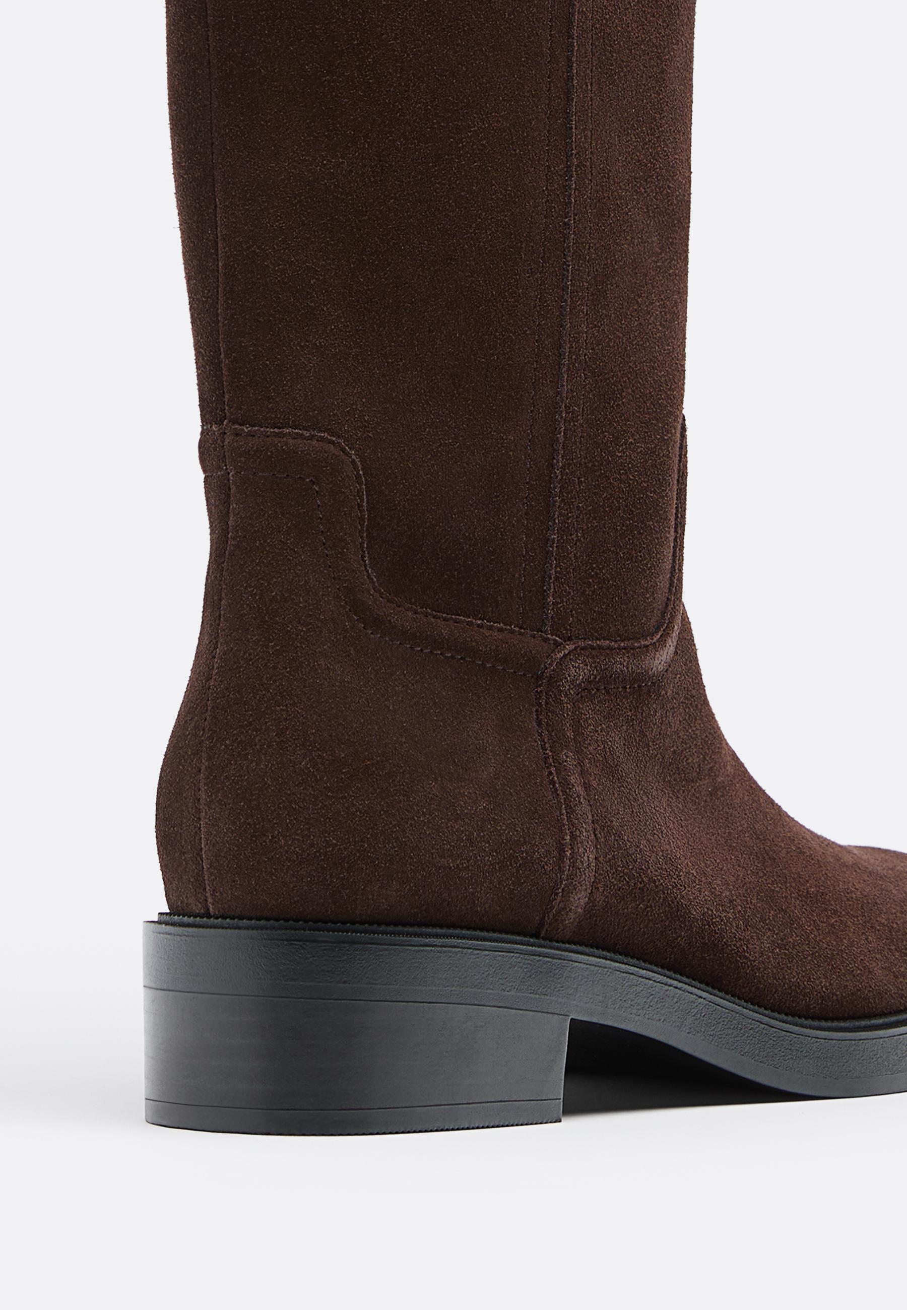 Flat leather riding boot — BROWN
