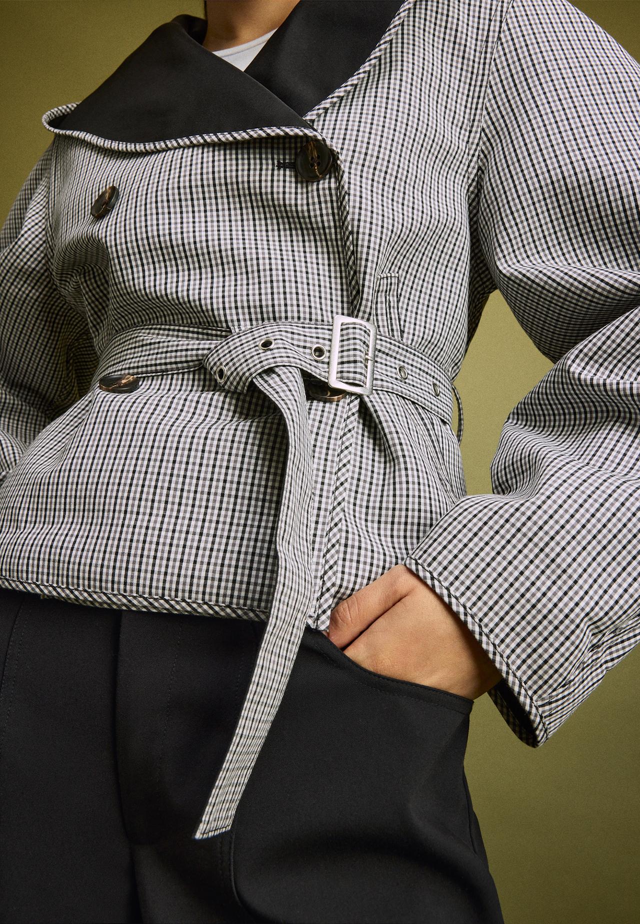 Short reversible check trench coat — Black
